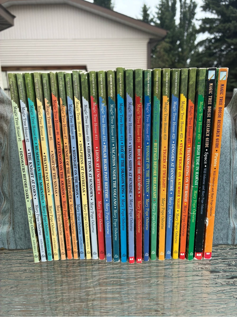 Magic Tree House Book Lot - 25 Books (Chapters #1-20, 25,27, 28 + 2 Guides)